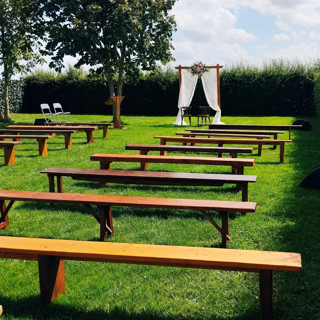 Cérémonie laïque dans le jardin